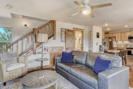 Cabin~Views~Heart Of Town~W&D~Fireplace~Kitchen Woodland Park Exterior foto
