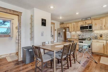 Cabin~Views~Heart Of Town~W&D~Fireplace~Kitchen Woodland Park Exterior foto